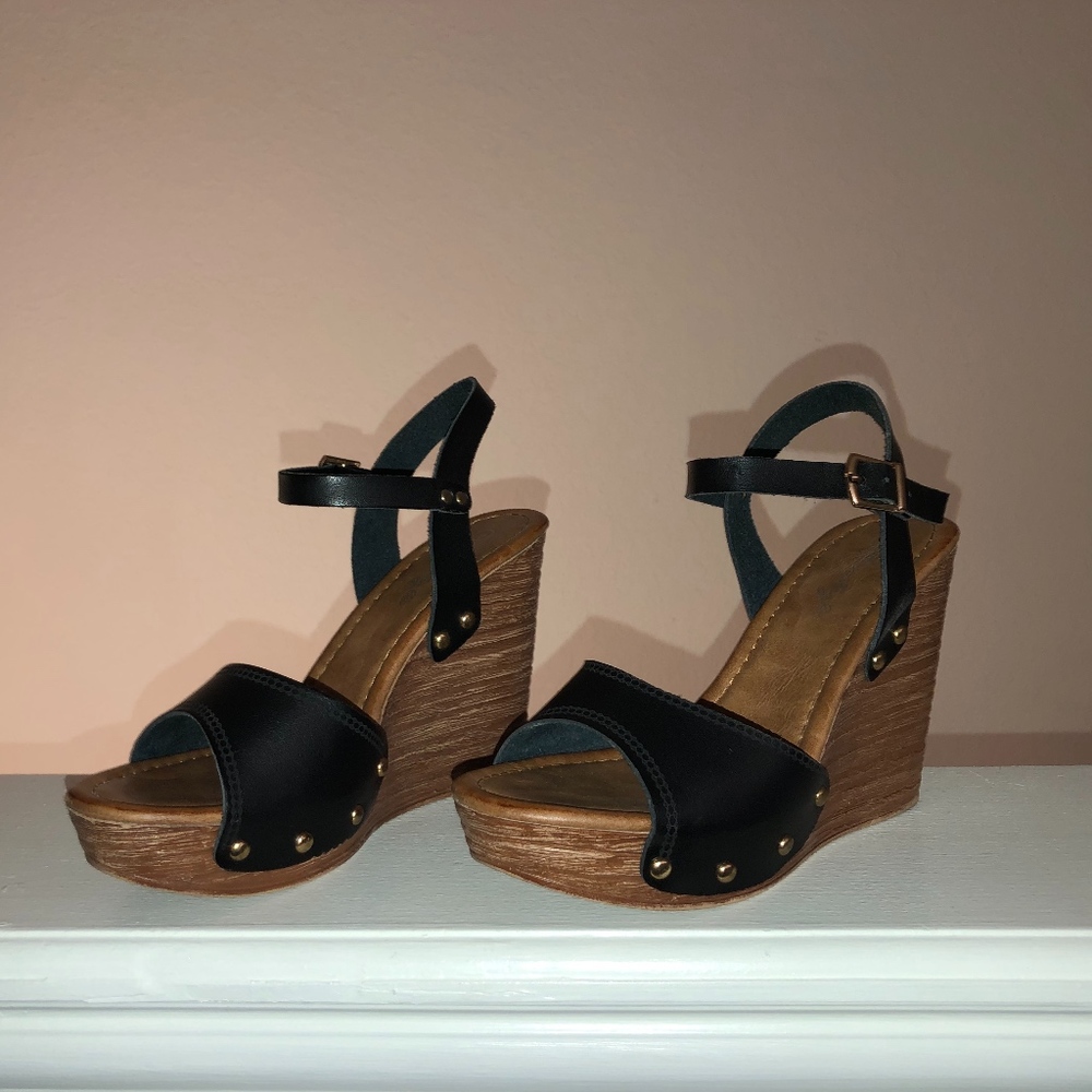 Black and Tan Wedges